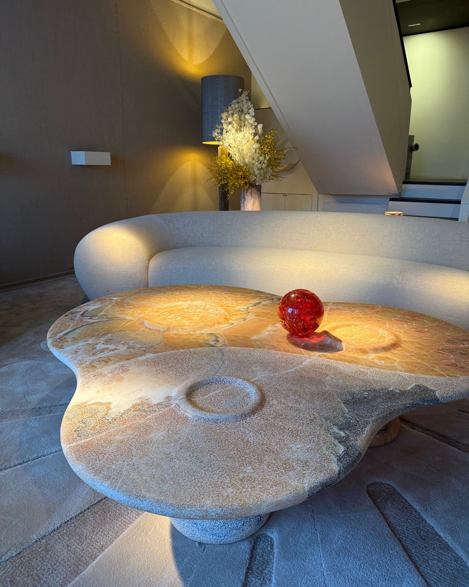 Stepping into the @theirrylemaire showroom was a total sensory reset. Highlights included the curved mohair sofa, solid stone tables, and an incredible radiating petal rug.

#janamagginetti