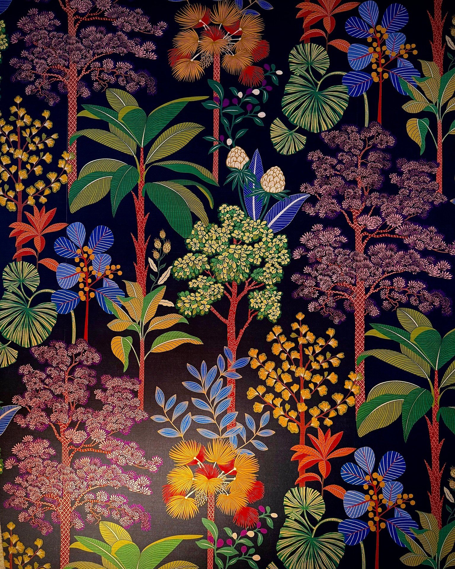 This stunning wallpaper caught my eye at the Osborne &amp; Little showroom in Paris.

#janamagginetti 
@osborneandlittle