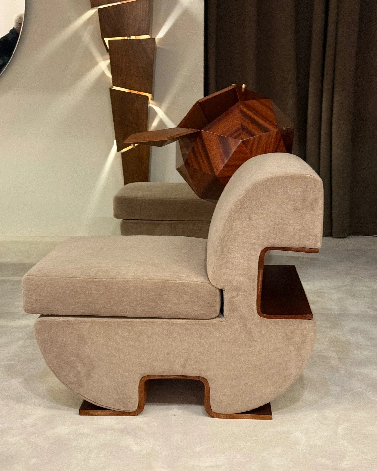 As every good designer, I have a penchant for chairs. I&rsquo;d love to add these vintage pieces to my collection.

#janamagginetti 
@paulbertserpette