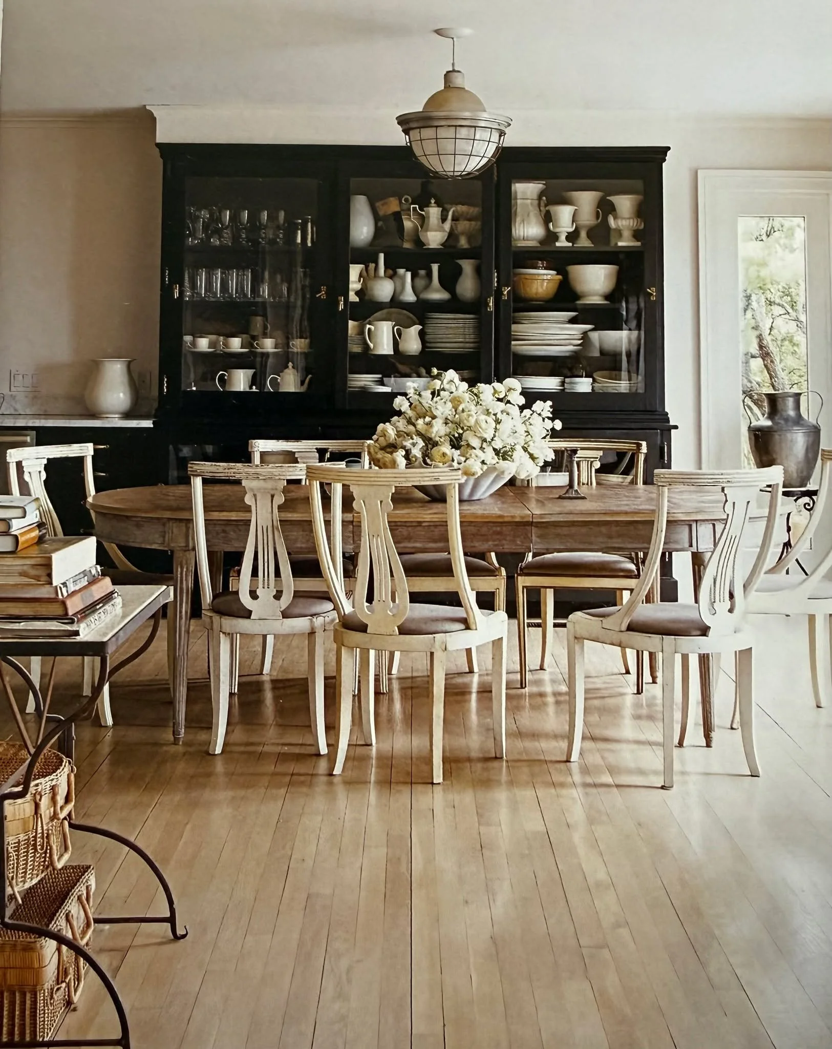 Looking through my inspirational archives, every time I see this dining room kitchen combination, it gives me pause. It&rsquo;s so welcoming and comfortable.

#janamagginetti