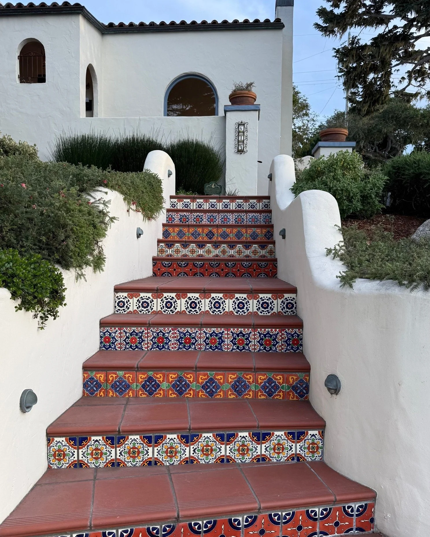 Walking the dog in our neighborhood, we came across these beautiful Mediterranean homes with decorative tile stairs. Spanish Colonial is one my favorite architectural styles.

#janamagginetti