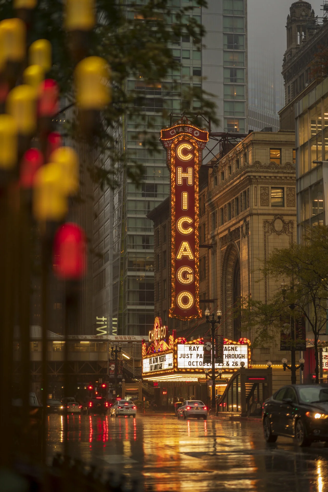 Wallpaper #13 - Chicago Theater