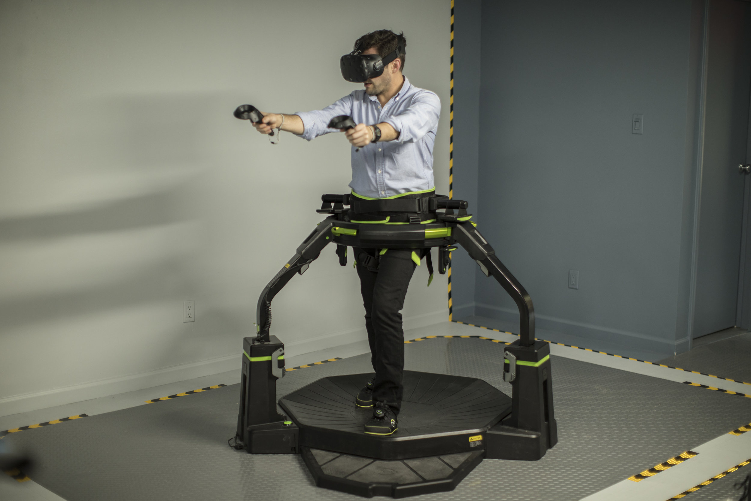 Симулятор захвата. Беговая платформа Virtuix Omni. Virtuix Omni one VR Treadmill. Virtuix Omni 2.0. VR платформа Virtuix Omni IRIFT.