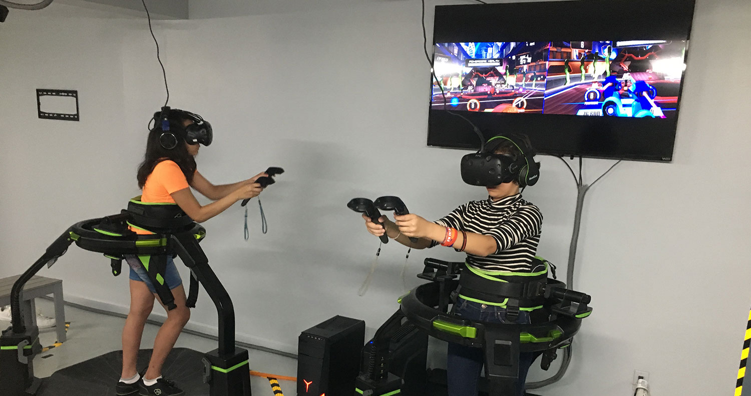 Experience VR Treadmill Immersive Gaming Experience Hubneo - Virtual Reality NYC