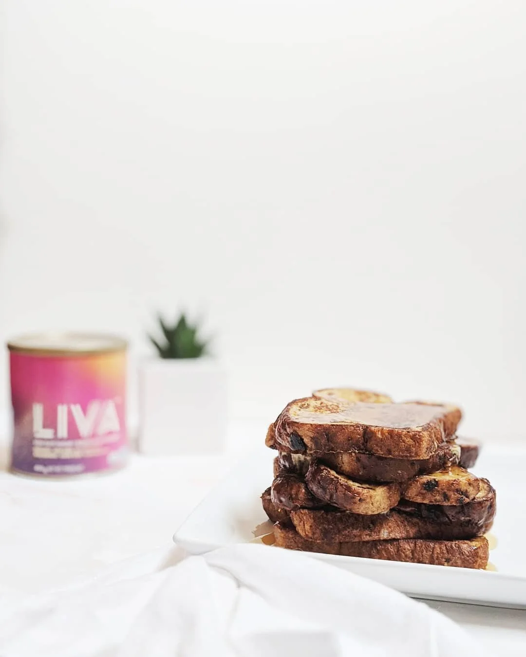 I&rsquo;m curious - are you a french toast, pancake or waffle type of person? 🤔 Personally, I&rsquo;m a waffle girl however I still have some room to love french toast and pancakes. 
We had some extra cinnamon raisin bread at home that needed to be 