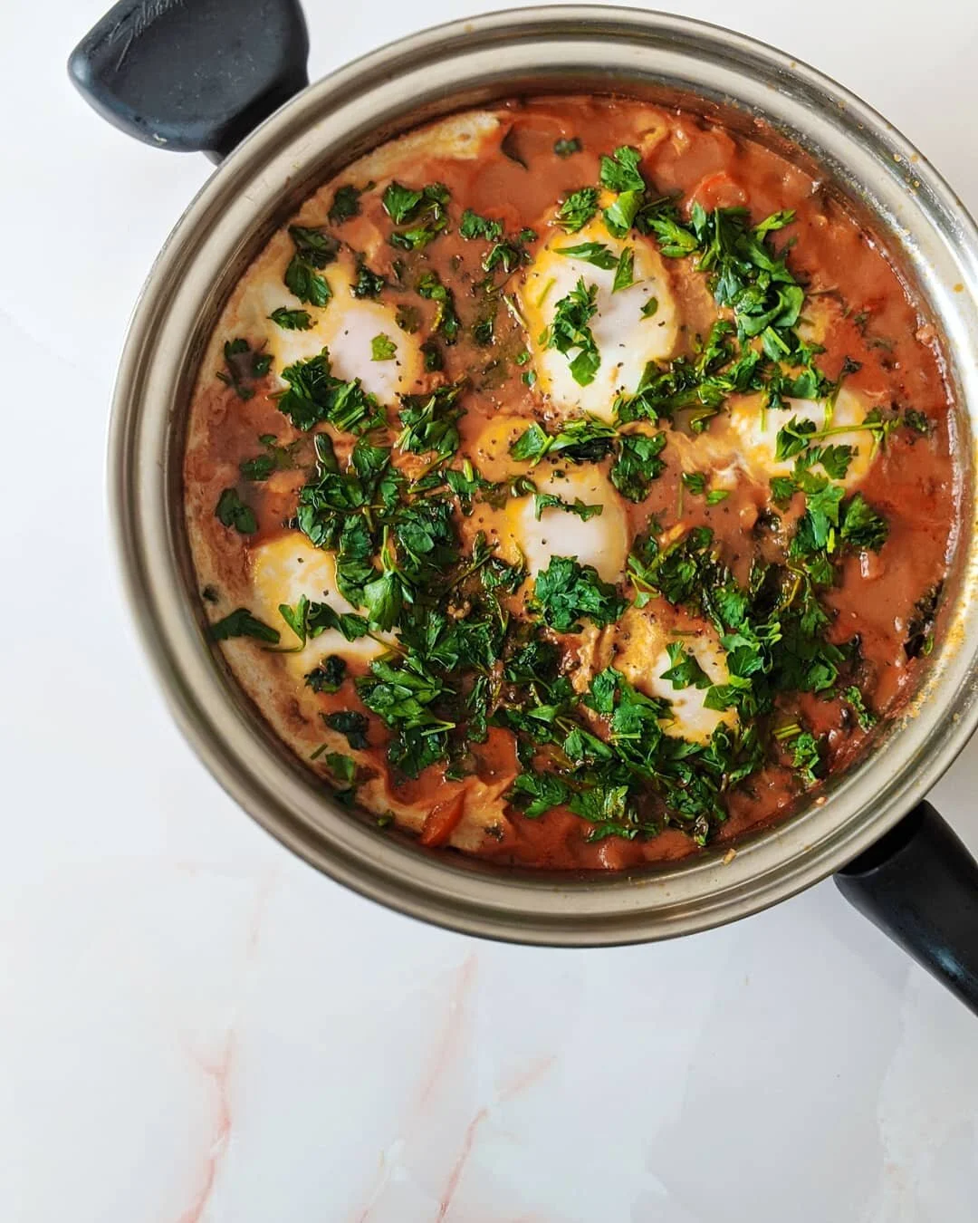 Sunday brunch called for something savoury and shakshuka immediately came into mind! The thought of making it reminded me of the first time I had it in Israel/Palestine back in 2013 and last time I made it with some amazing humans a few months back. 