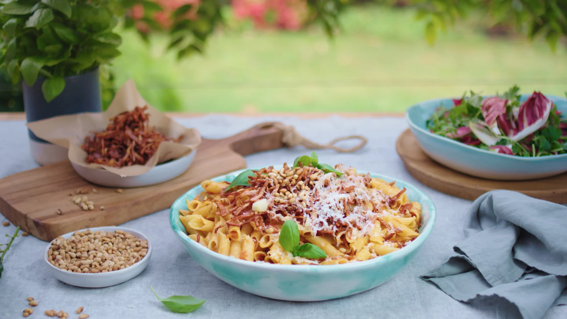 TIC S04E07 SEG A_Hero.Still004.jpg