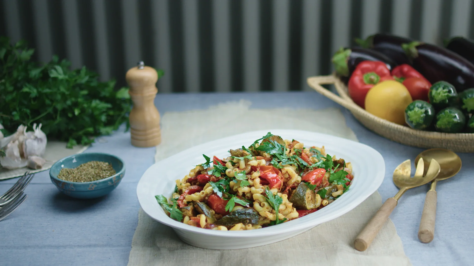 TIC S04E10 Seg C Hero.Still016.jpg