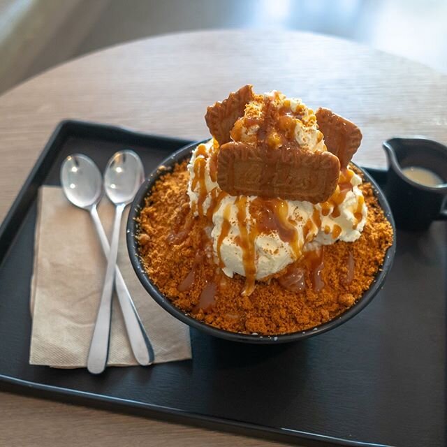 Our New Lotus Bingsu!! 💓That amount of biscotti crumbs with our fine bingsu! YUMMO! 🍧🍪 We are also implementing temporary trading hours until further notice! ⏰.