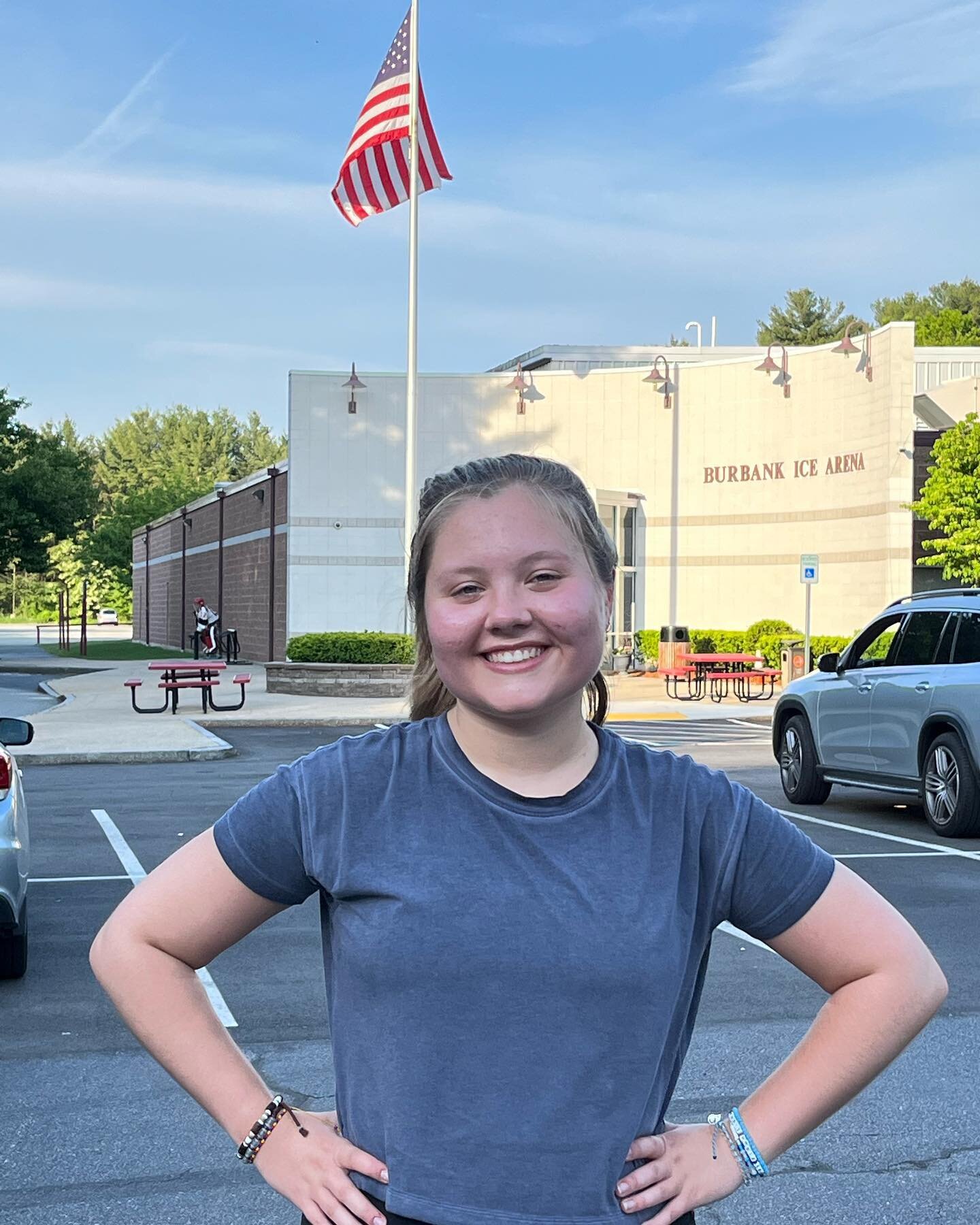 Memorial Day at Burbank❤️💙great weather , great ice and our college kids are back to skate ❤️💙
Tuesday - stick practice 10-11:30am &amp; 3:20-4:40pm/public skating 12-1:50pm