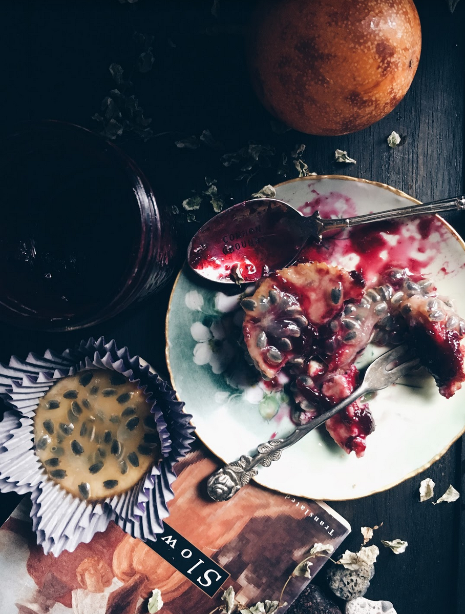 Banana cheesecake with granadilla and home-made red grapes jam