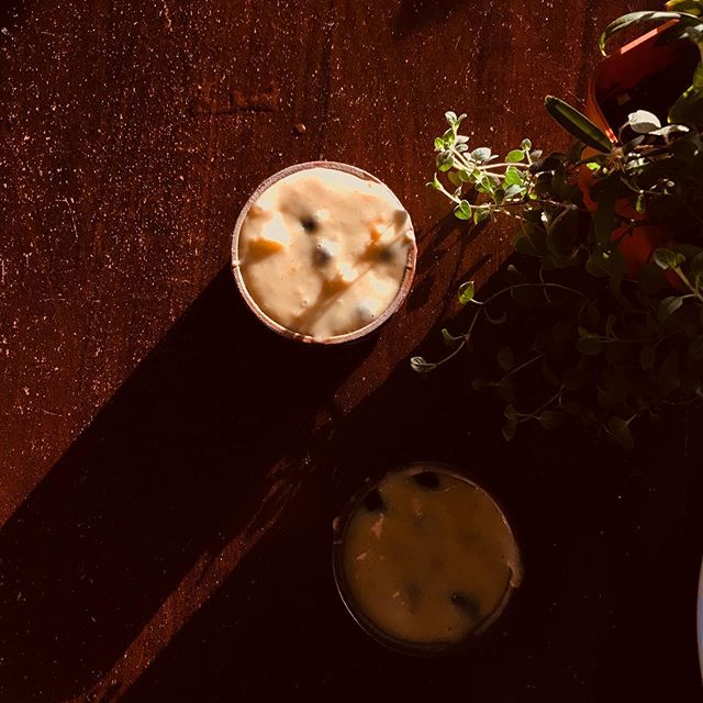 What do I think about when I think about warm sunshine-filled afternoons? Old songs, pale pink flowers, persimmon dreams, and the comfort of cheesecake studded with blueberries and mangoes.
#midnightcheesecake