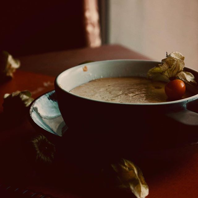 sunny lemon infused cheesecake with sunny cape gooseberries from sunnier times. #midnightcheesecake