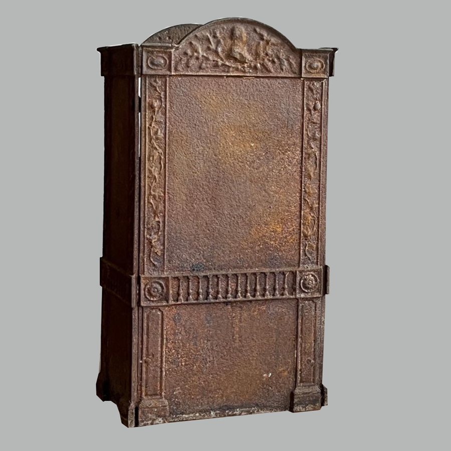 4416 Late 18thc cast iron stove grate.PNG
