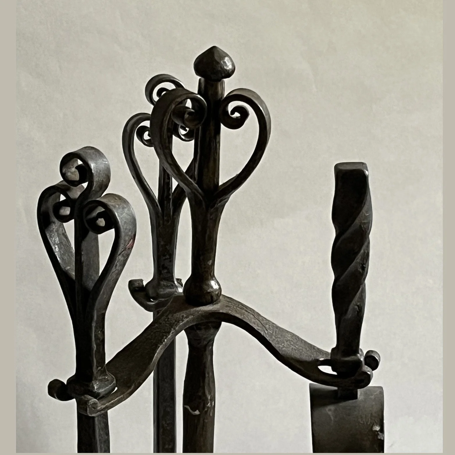 4589 Detail of heart shaped handlesWeb2.jpg