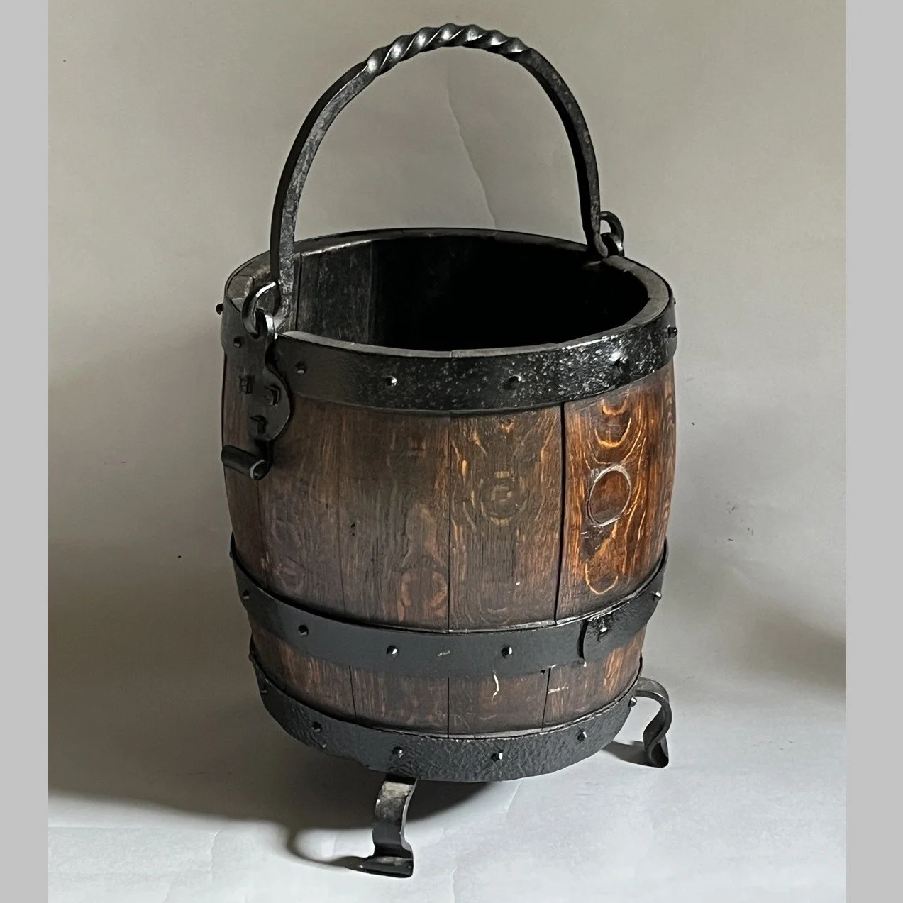 4623 An Oak log bin or planter B1.jpg