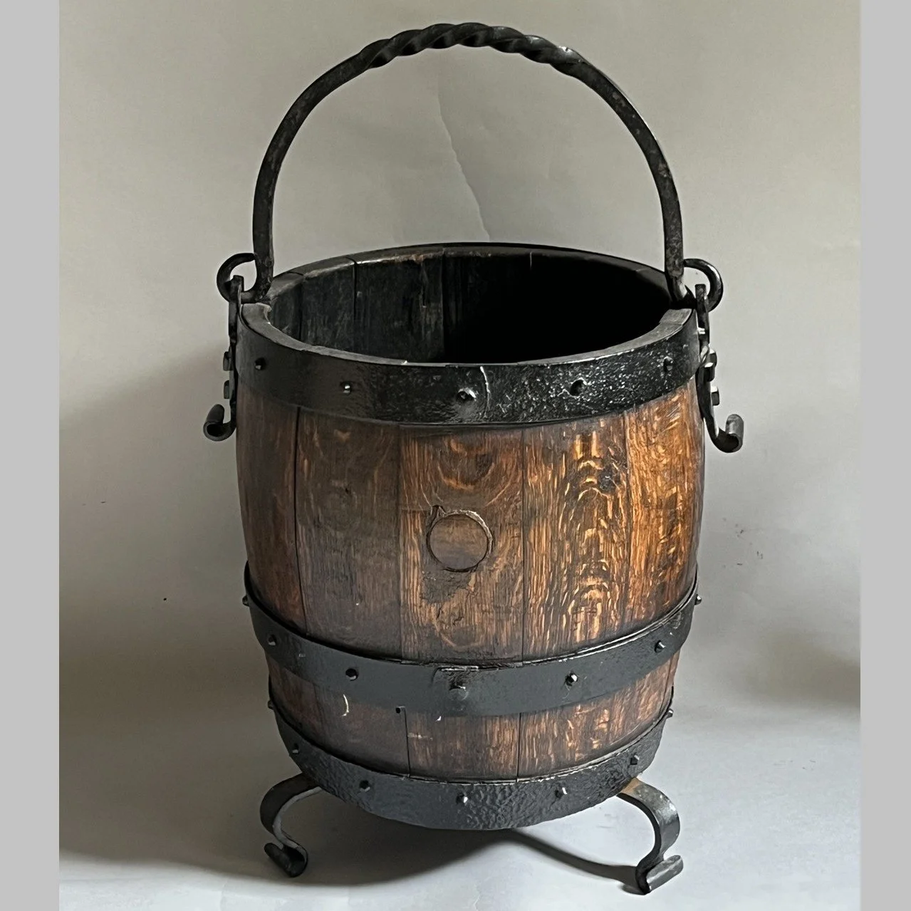 4623 An Oakl log bin or planter C1.jpg