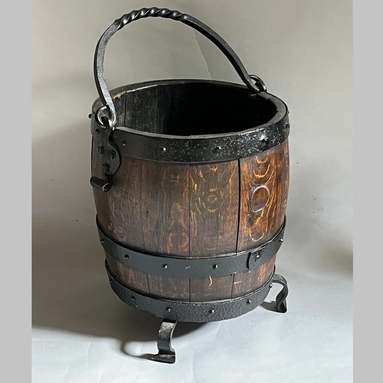4623 An Oak log bin or planter A1.jpg