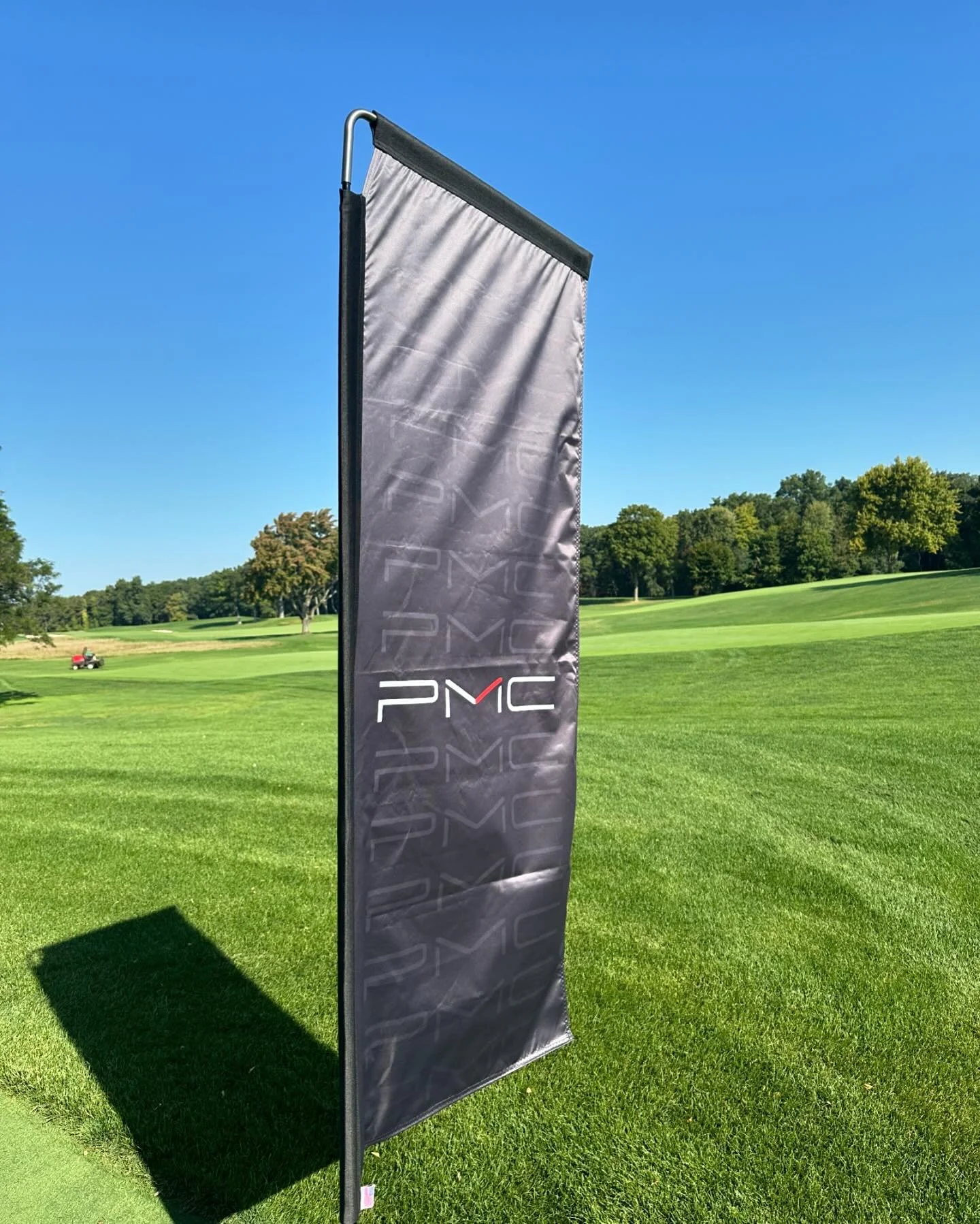 Great day on the golf course with @penskemedia for DAA Stellantis Day! Golfers had a chance to win a gift certificate by beating a local pro + photo activation by Mozeus, putting golfers on a digital magazine cover. 
⛳️ 📸☀️