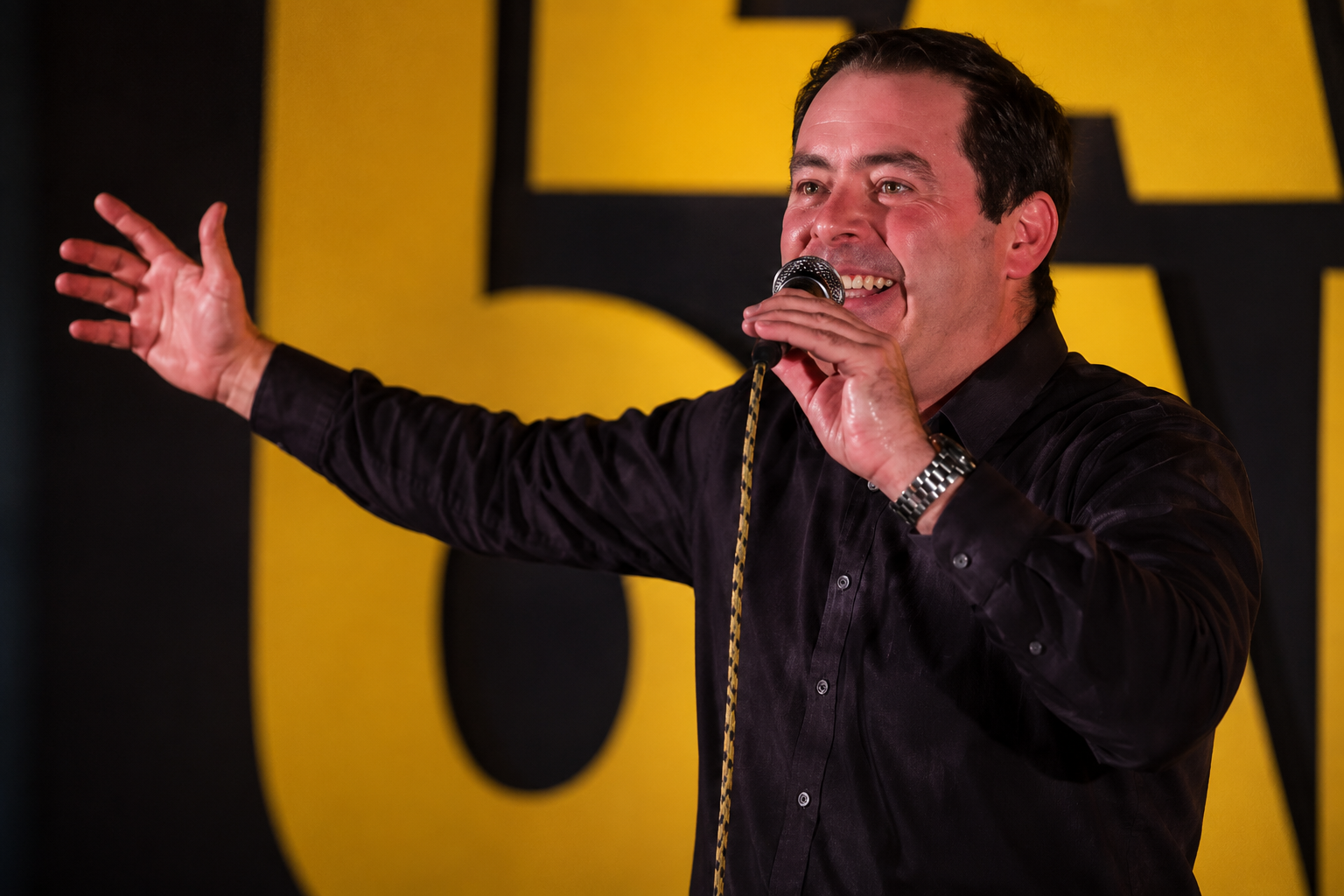 Des McLean comedian and after dinner speaker on stage