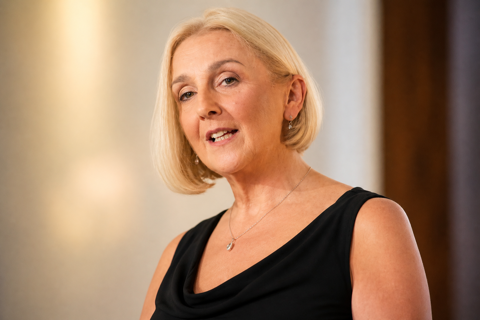 Deborah Leslie after dinner speaker Scotland corporate events, fundraisers, prizegivings and private functions