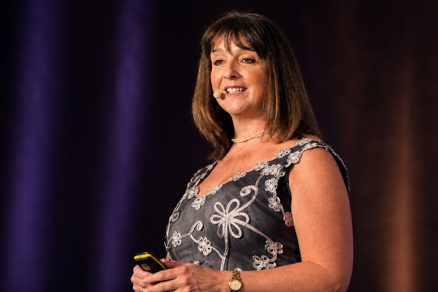 Deborah Leslie after dinner speaker Scotland corporate events, fundraisers, prizegivings and private functions