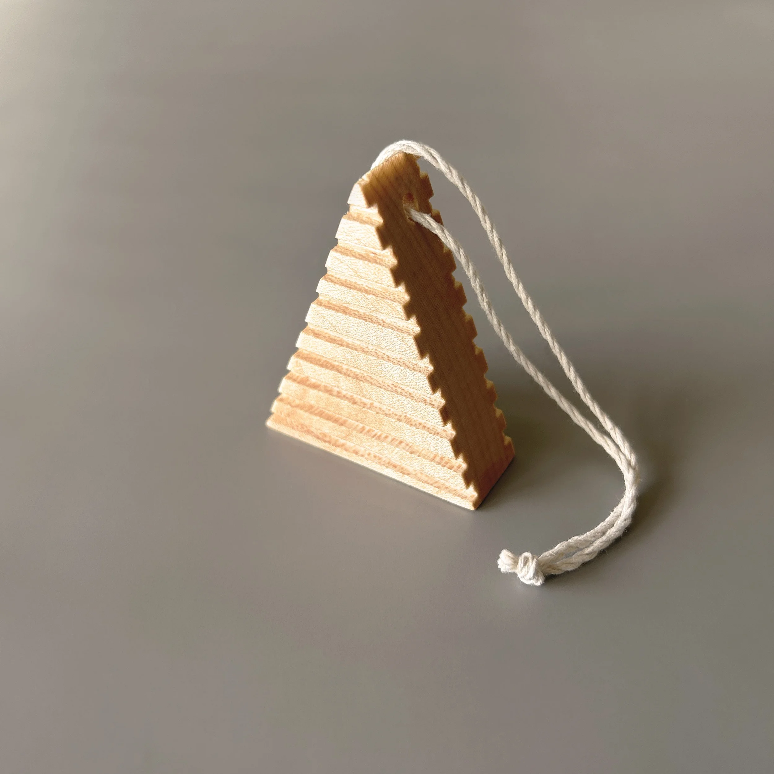 oaksmith-tree-ornament-TQ-m.jpg