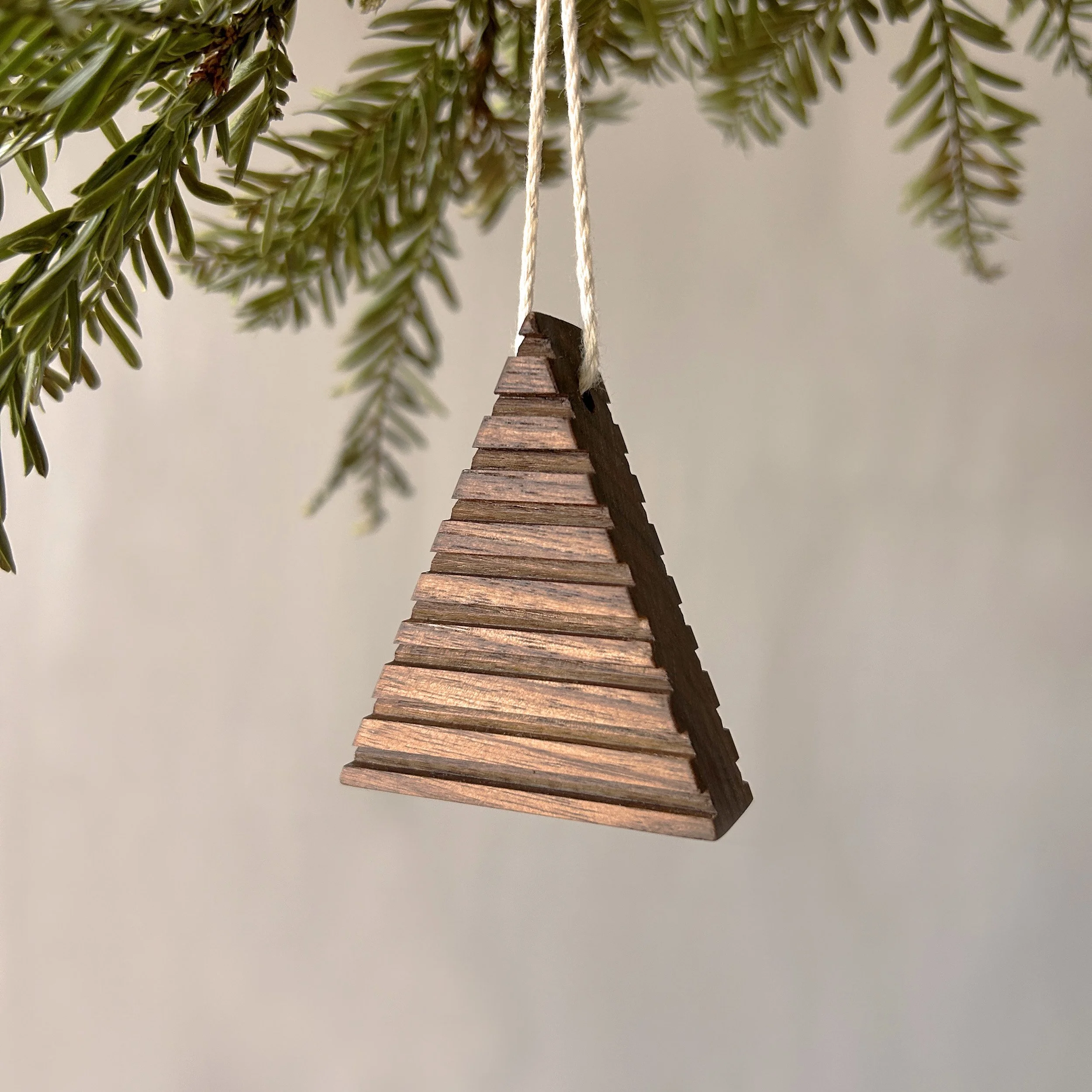 oaksmith-tree-ornament-F-w.jpg