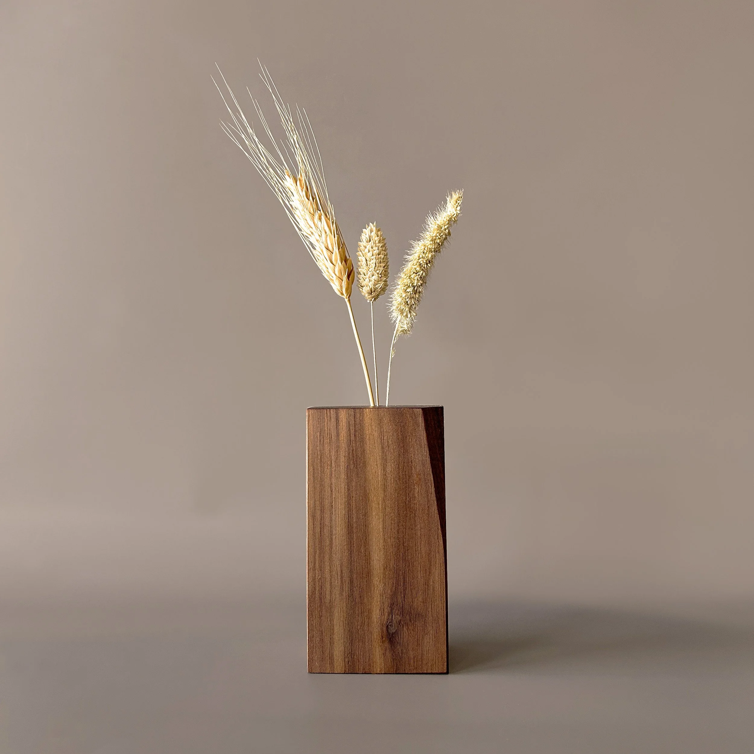 Oaksmith_bud_vase_wc_F.jpg