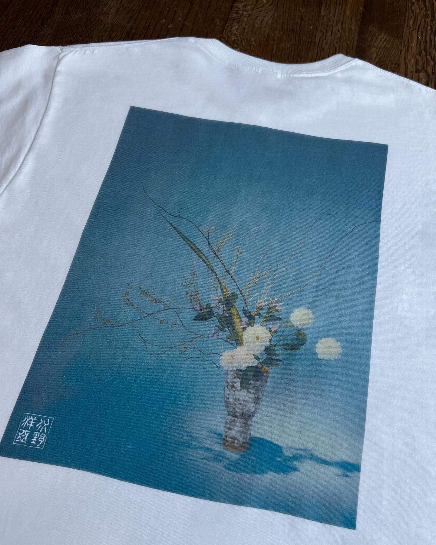 Yoa Ikebana&rsquo;s first original T-shirts and Hoodies (only Small Hoodies in stock) are available on my website🩵

An Ikebana arrangement by Yoa Mizuno, photographed by @christophervonsteinbach, is printed on the back. Yoa Ikebana logo is printed o
