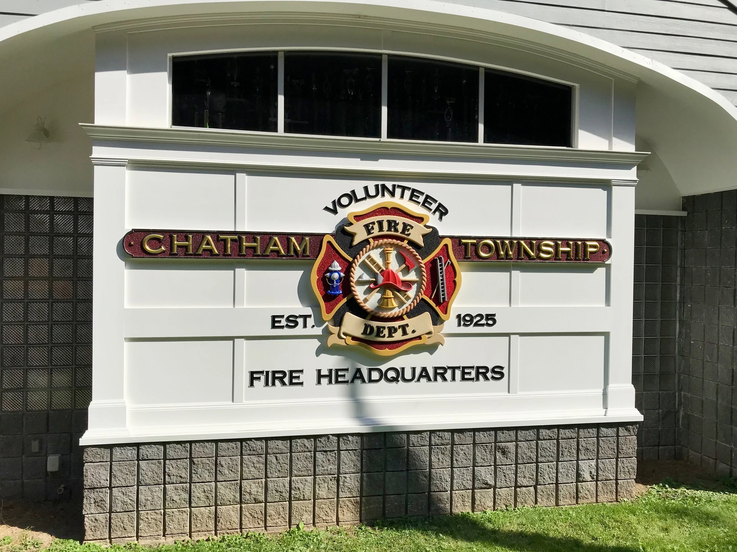 If I must say so myself this carved sign looks fantastic, a stunning upgrade for the property and the community!. Fortunatly, the company agrees that this sign is hot. As we have talked about in previous blogs this handcrafted sign features highly detailed 3d carving, hand painted/glazed finishes and sparkling crushed glass smalts that look fantastic against the paneled Azek background.
