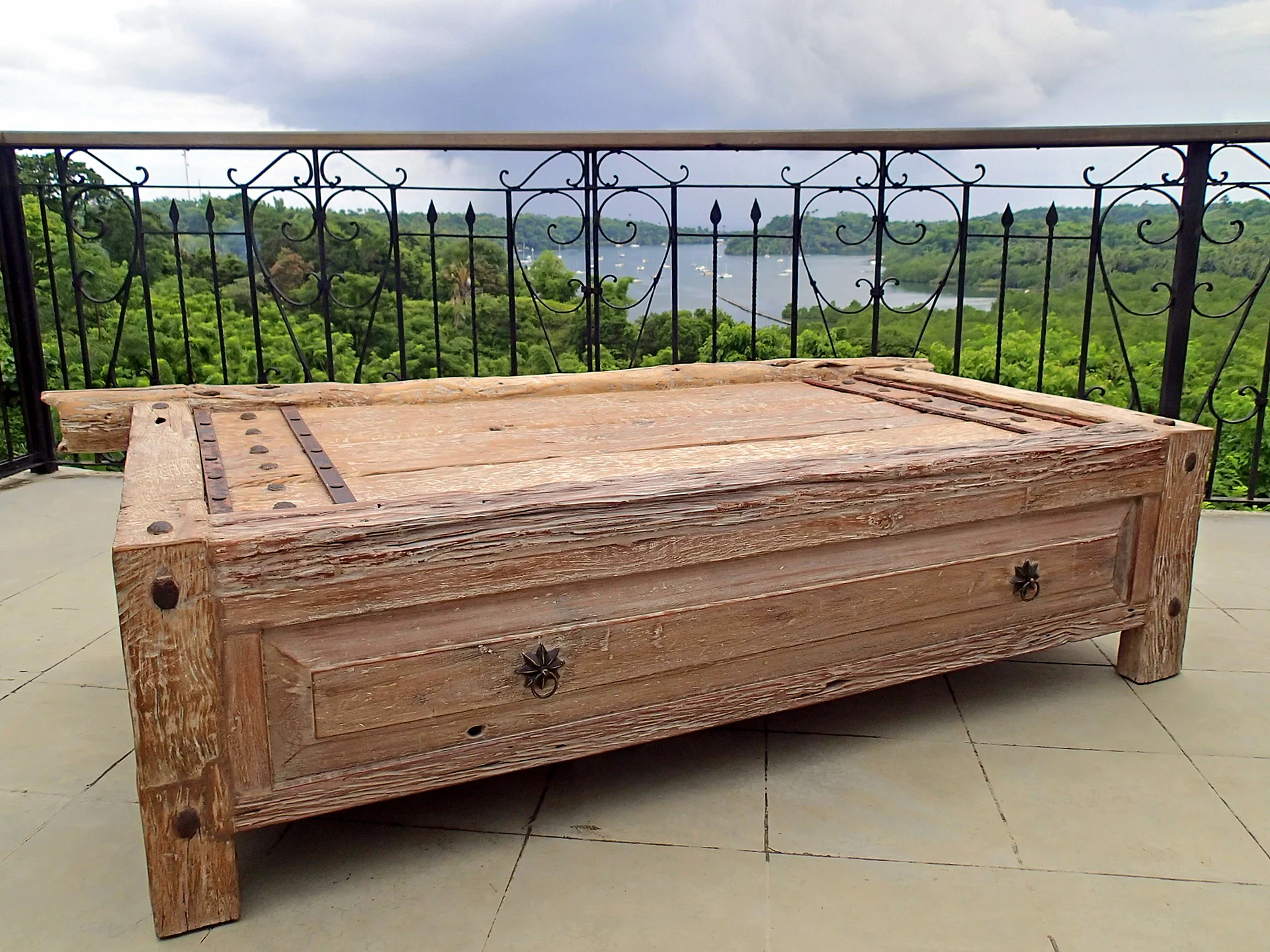 Caravan coffeetable 2.jpg