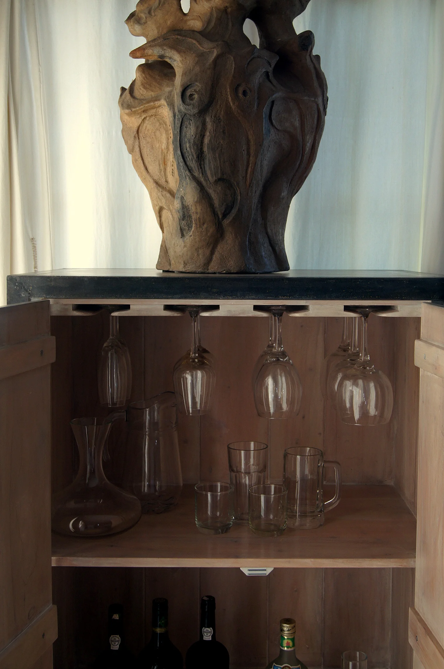 Taghoy wine cabinet 10.JPG