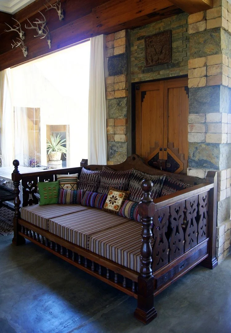 Daybeds & Lounges