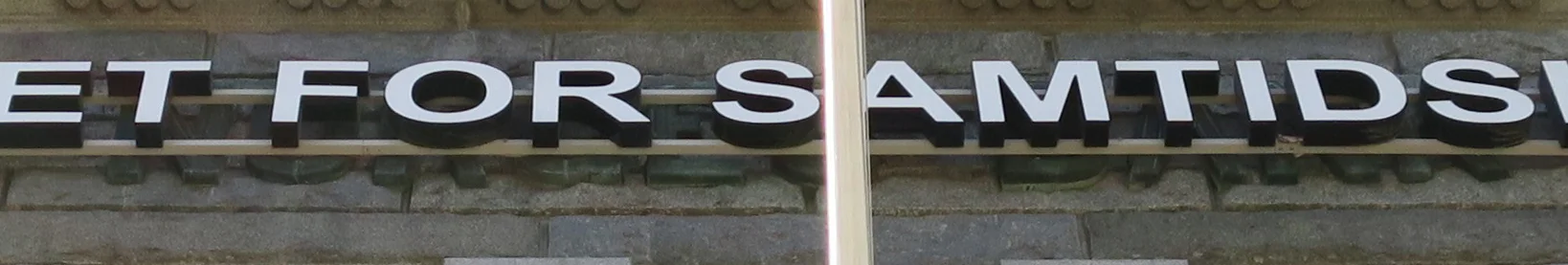 Norges Bank letters undeneath the current museum letters on the facade