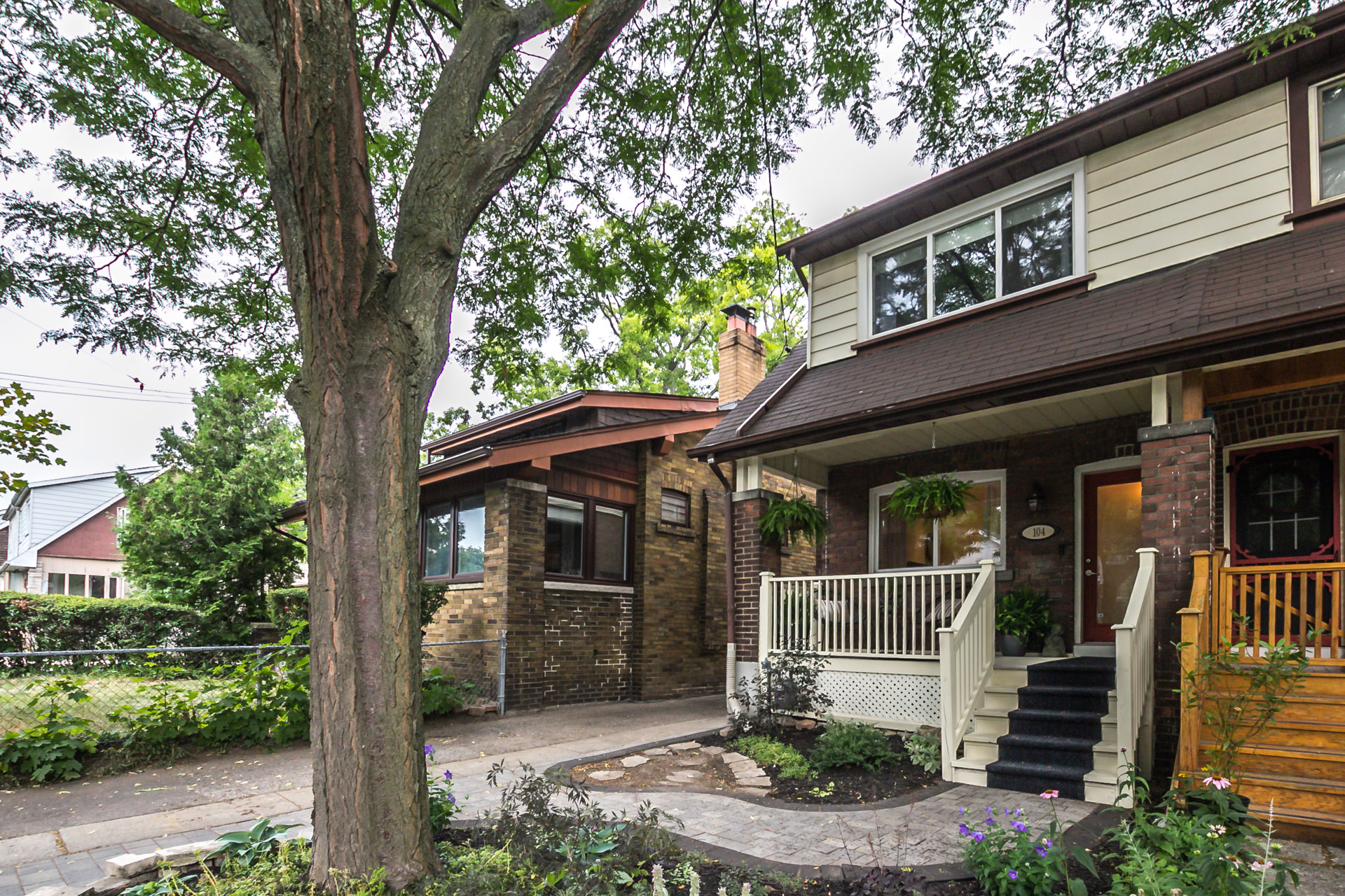 01_exterior_front_1.jpg