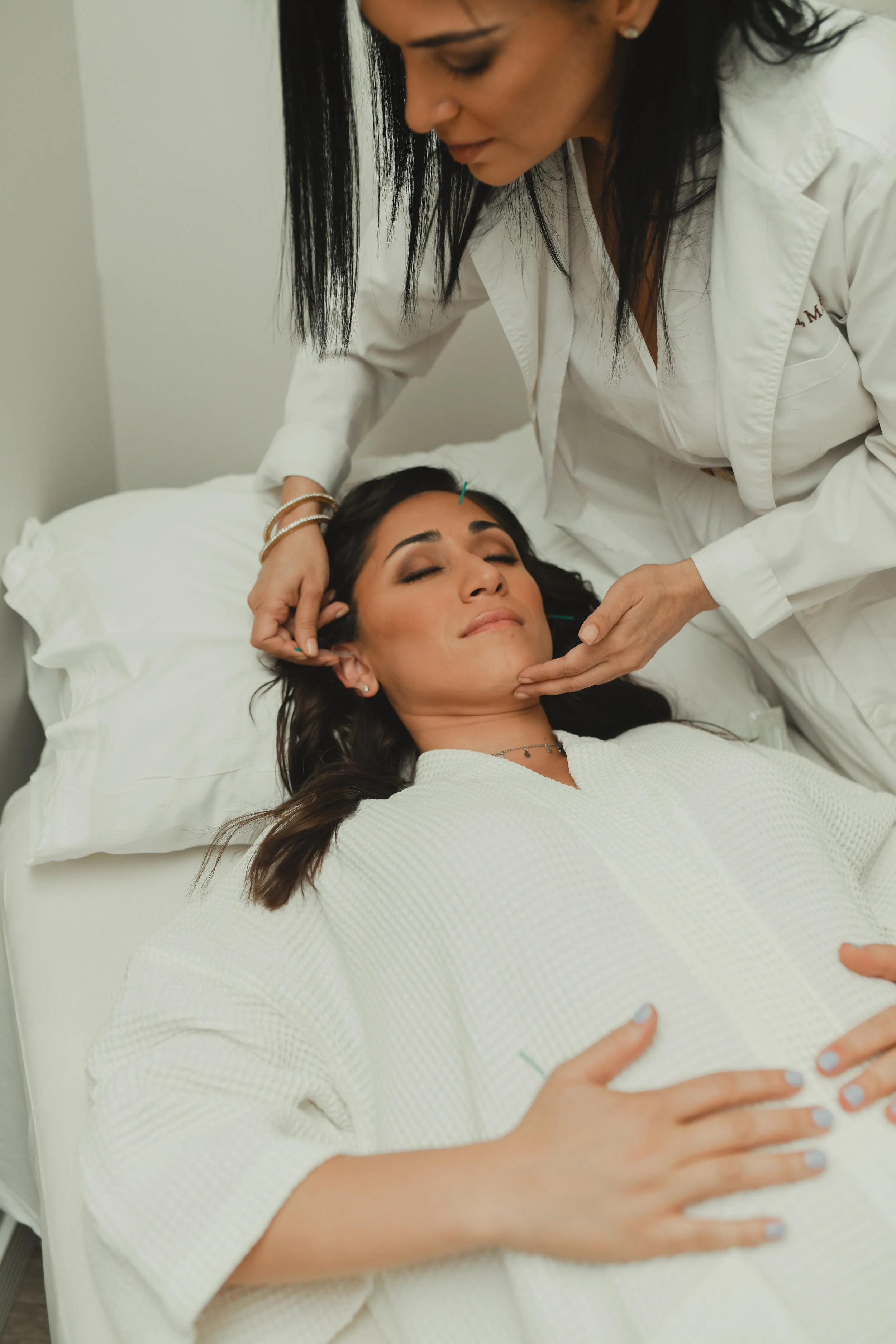 juhi-acupuncture-close.jpg