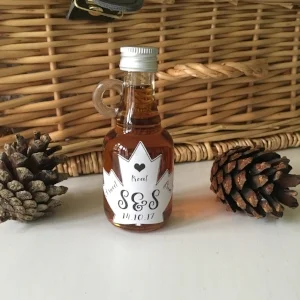 Make Your Own Wedding Favour Stickers with a Cricut