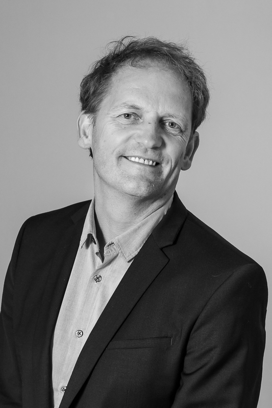 Erik_WEB-72dpi.jpg