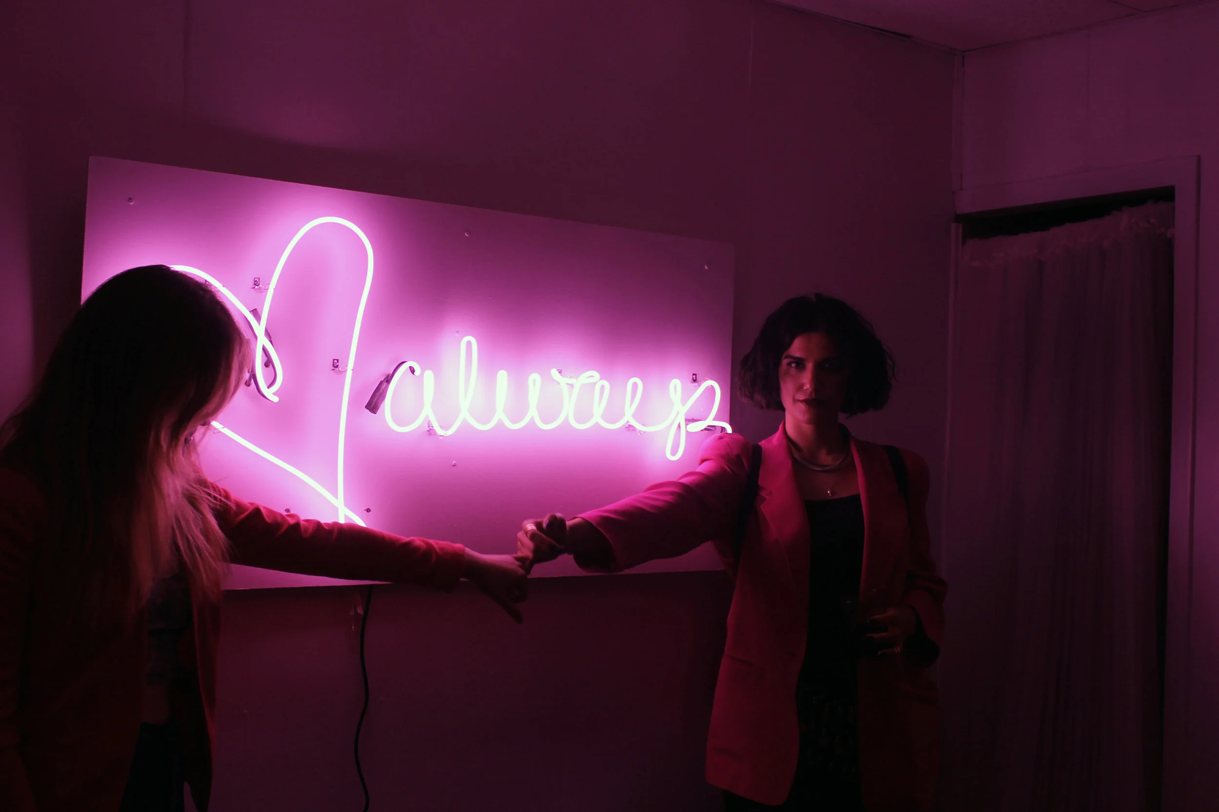 Mike Dias - Loves You