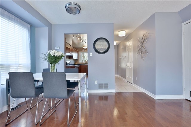 3302 Woodcroft Cres
