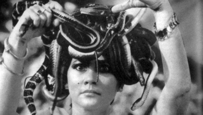 Suzzanna as snake queen