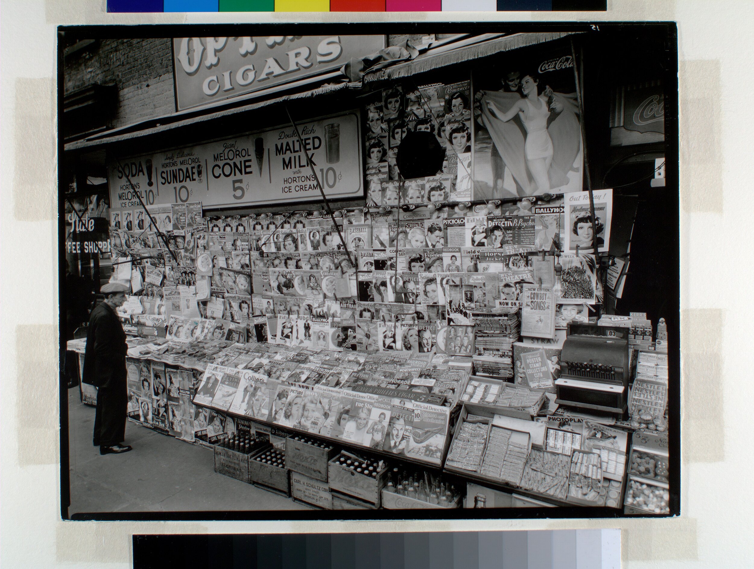 NEWS-STANDS IN THE 1930S