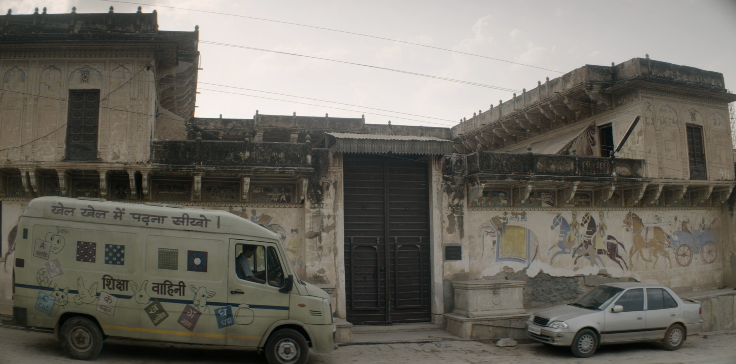 VAN EXTERIOR (DAHAAD)