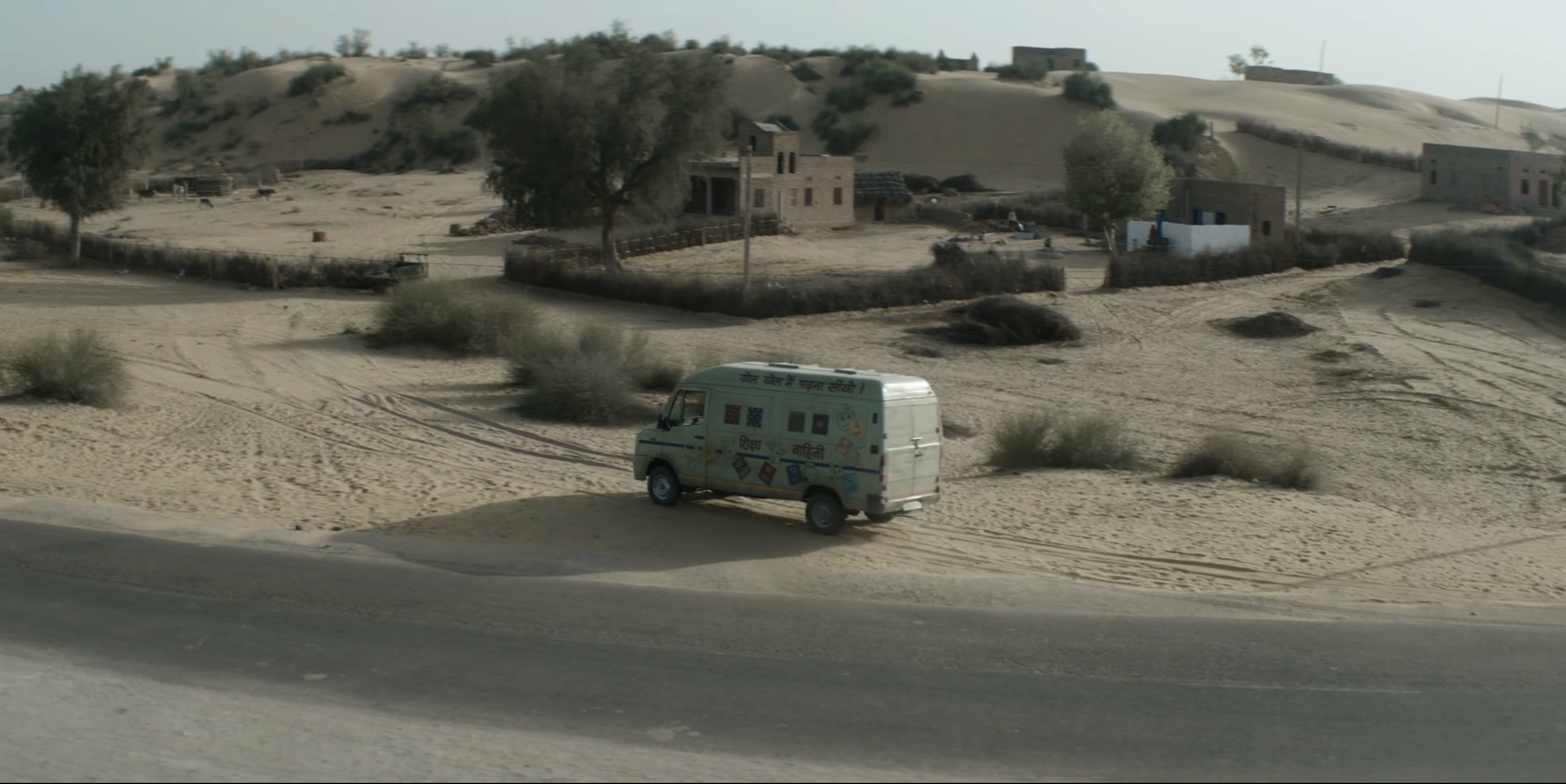 VAN EXTERIOR (DAHAAD)