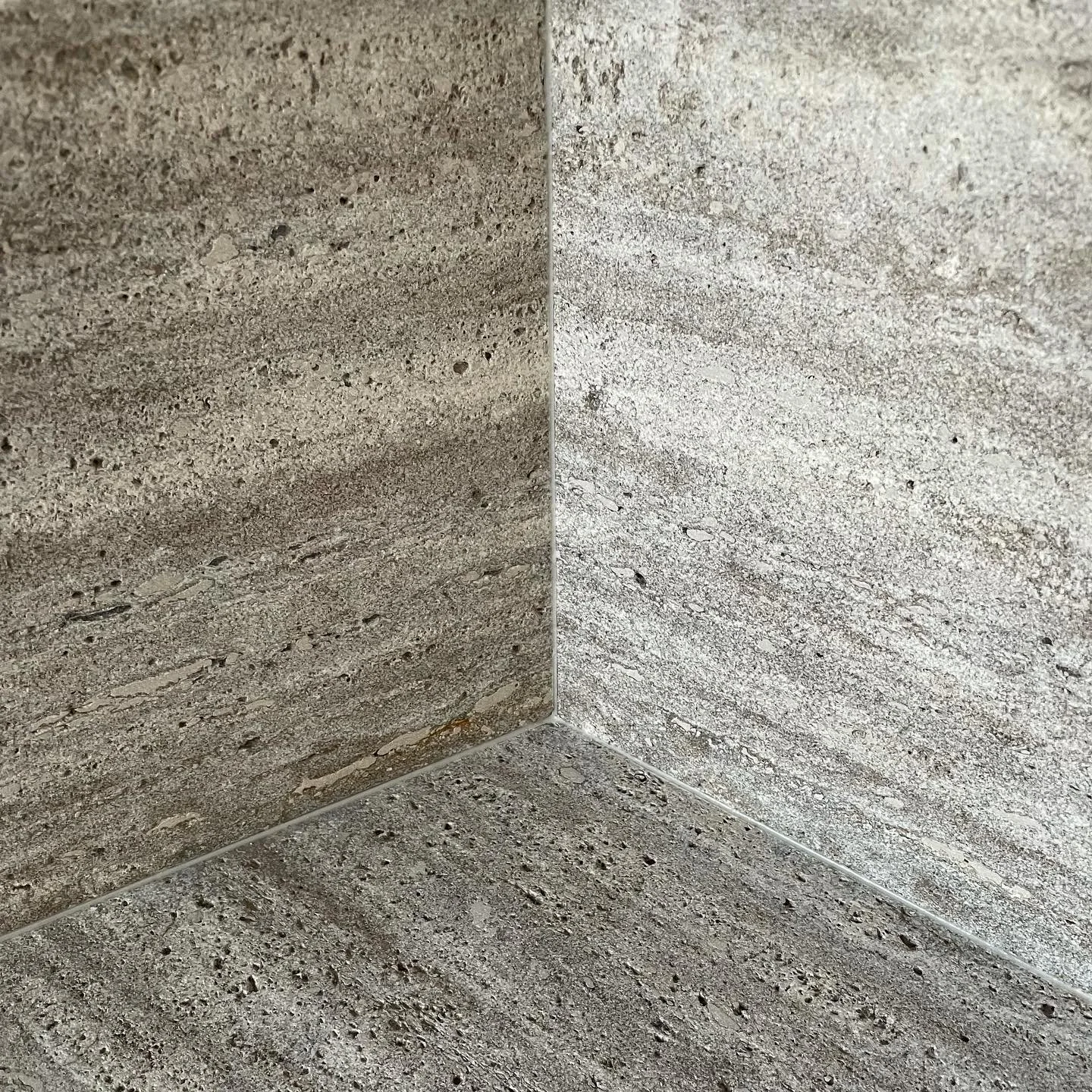 #Countertop #Kitchen #Travertin #Titanium #TravertinTitanium #WaterSanded #VanDenWeghe #Stone