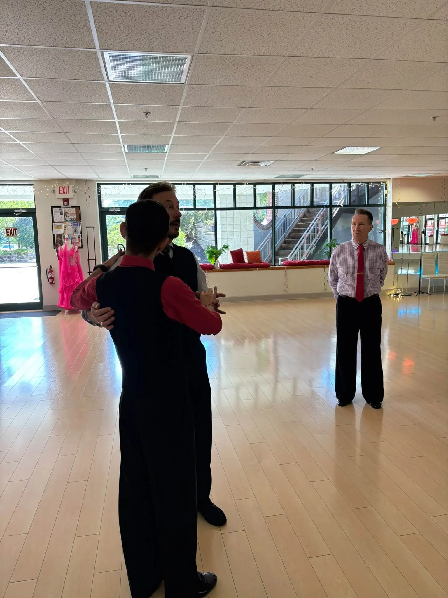 Dancers work on partnered movement during Edward Simon’s visit