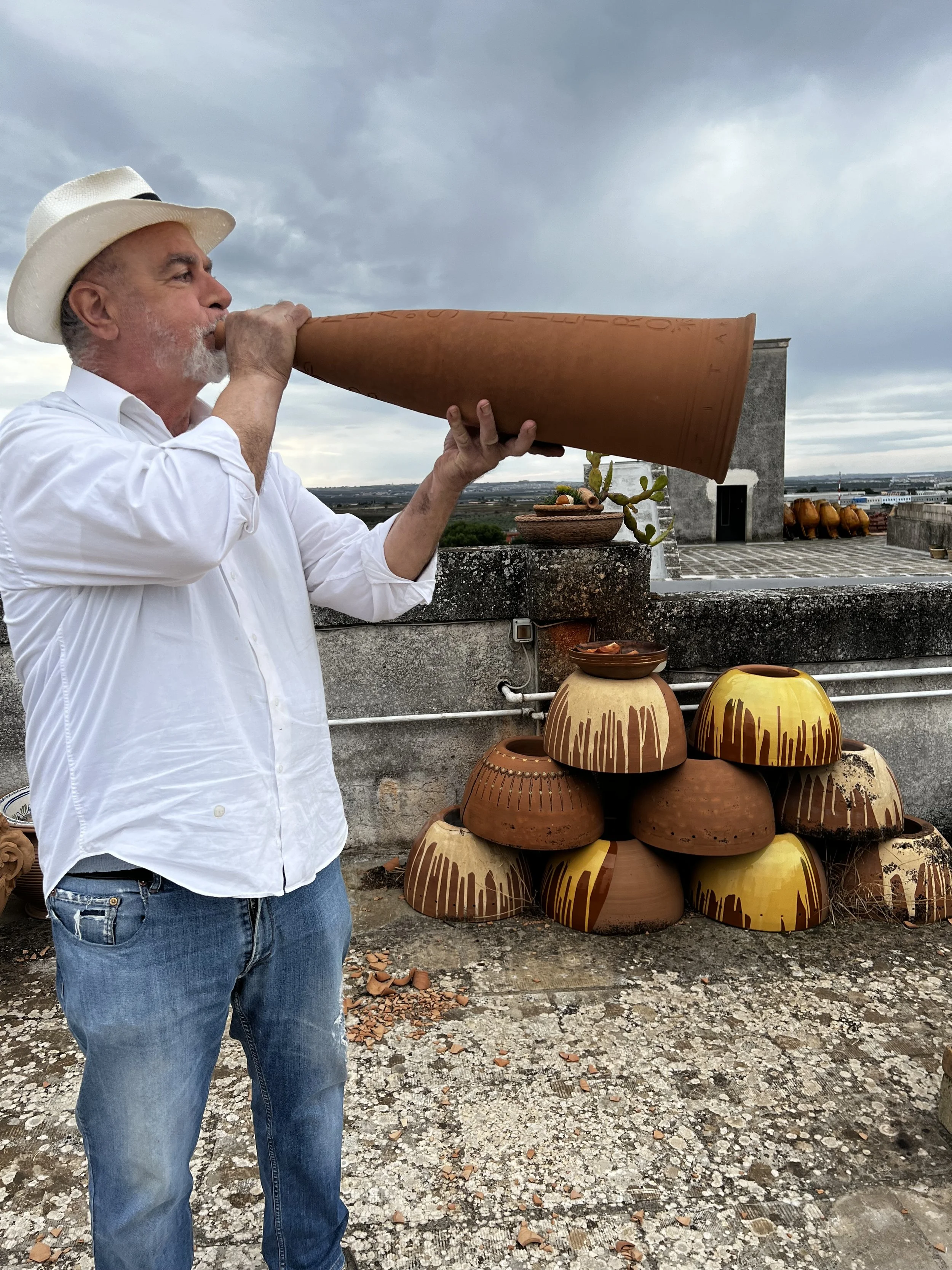 vestita blowing horn.jpeg