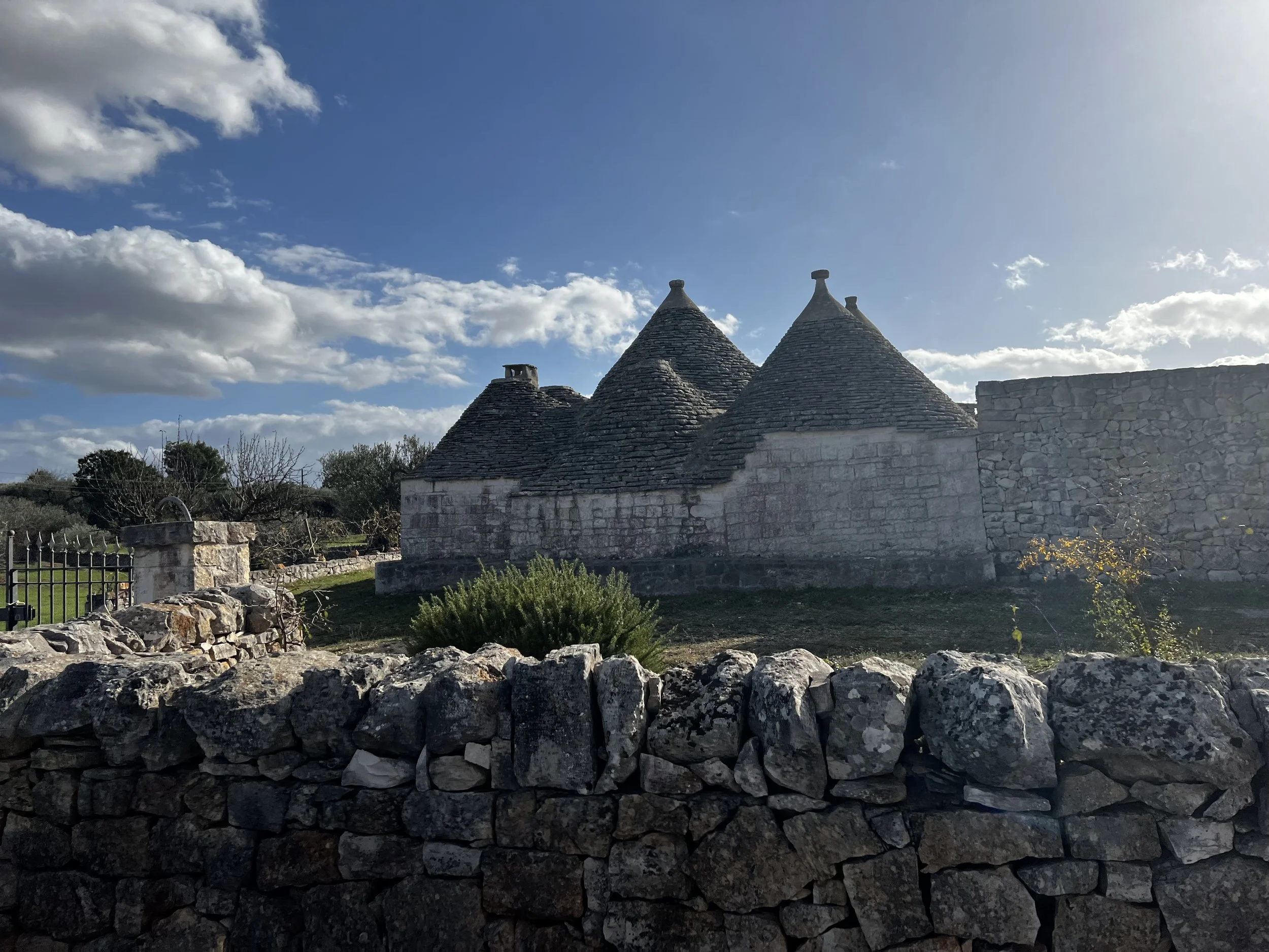 trullo with fence.jpeg
