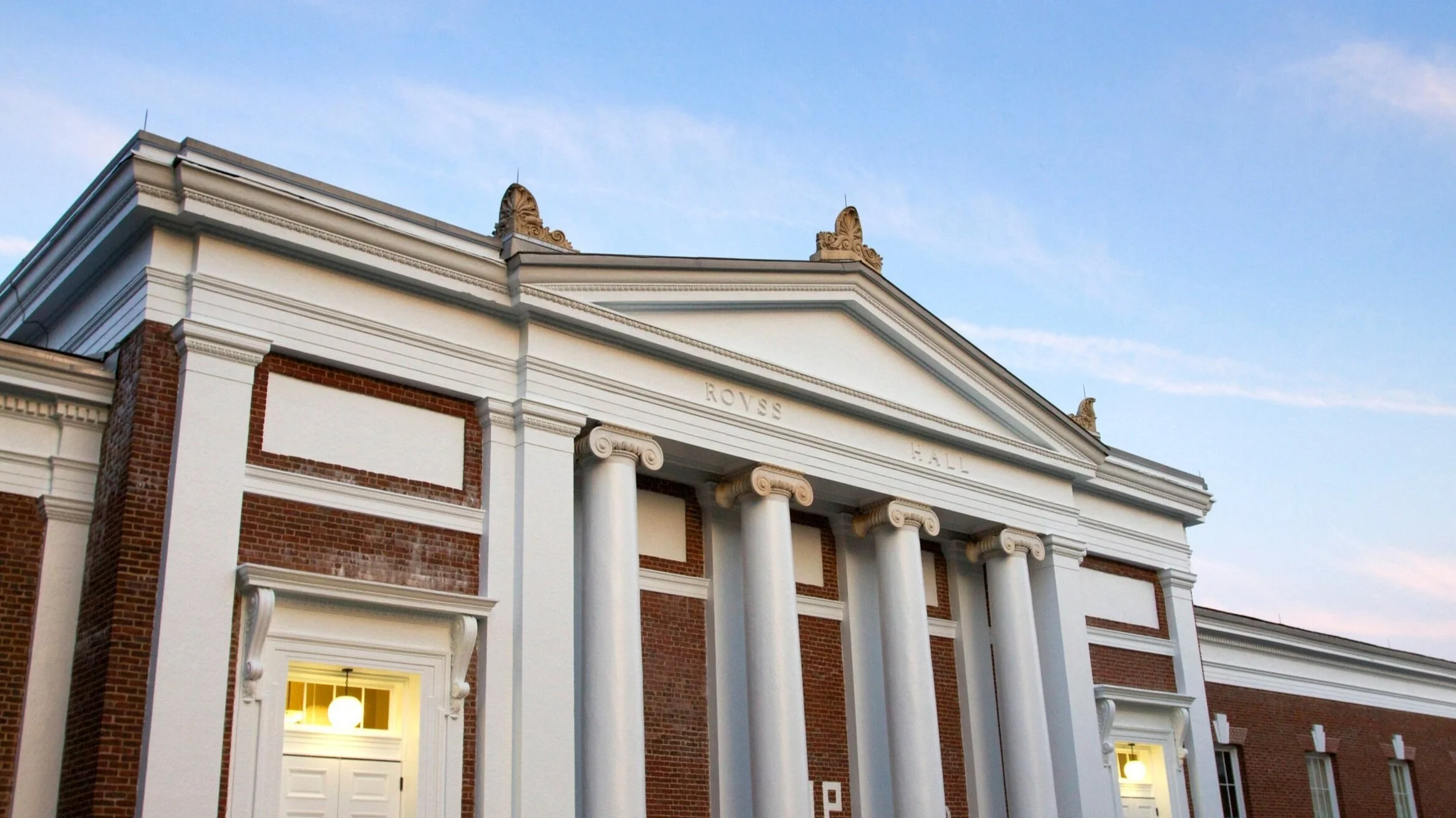 Rouss_Hall_at_the_University_of_Virginia.jpg